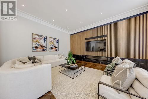 189 Old Yonge Street, Toronto, ON - Indoor Photo Showing Living Room