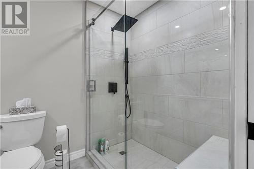 1402 Holy Cross Boulevard, Cornwall, ON - Indoor Photo Showing Bathroom