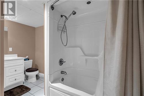 1402 Holy Cross Boulevard, Cornwall, ON - Indoor Photo Showing Bathroom