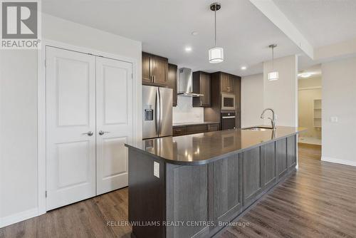 618 - 460 William Graham Drive, Aurora, ON - Indoor Photo Showing Kitchen With Upgraded Kitchen