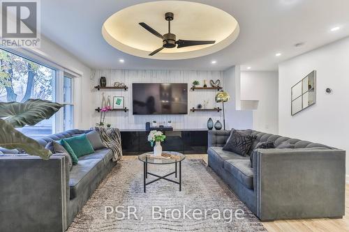 55 Deschene Avenue, Hamilton, ON - Indoor Photo Showing Living Room