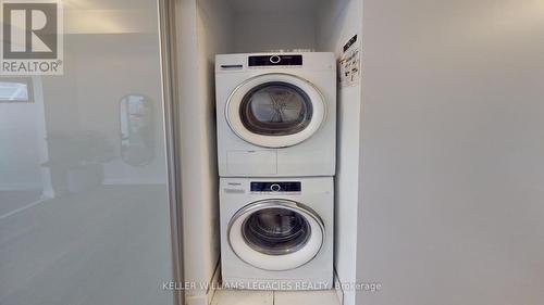 2503 - 426 University Avenue, Toronto, ON - Indoor Photo Showing Laundry Room