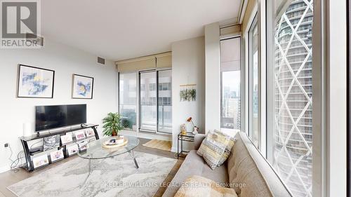 2503 - 426 University Avenue, Toronto, ON - Indoor Photo Showing Living Room