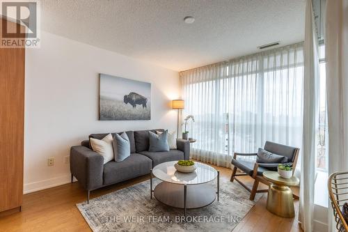 505 - 1048 Broadview Avenue, Toronto, ON - Indoor Photo Showing Living Room