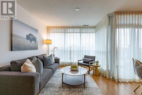 505 - 1048 Broadview Avenue, Toronto, ON - Indoor Photo Showing Living Room