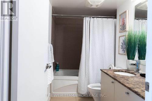 505 - 1048 Broadview Avenue, Toronto, ON - Indoor Photo Showing Bathroom