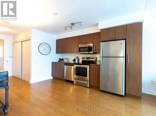 505 - 1048 Broadview Avenue, Toronto, ON - Indoor Photo Showing Kitchen