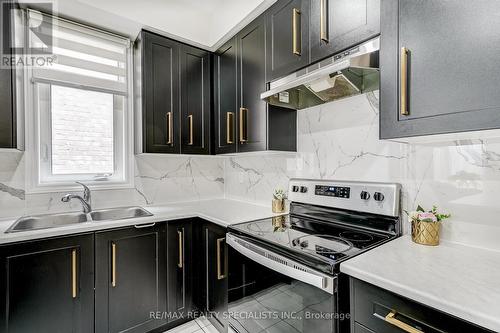 90 Ferragine Crescent, Bradford West Gwillimbury, ON - Indoor Photo Showing Kitchen With Double Sink