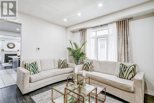 90 Ferragine Crescent, Bradford West Gwillimbury, ON - Indoor Photo Showing Living Room