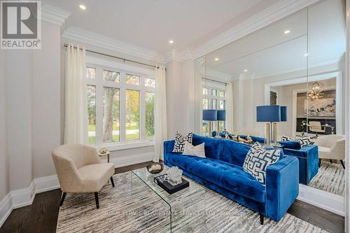 1325 Sheldon Avenue, Oakville, ON - Indoor Photo Showing Living Room