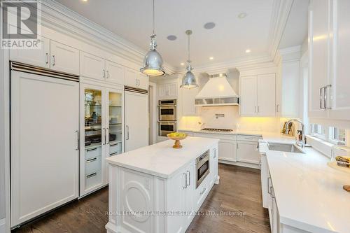 1325 Sheldon Avenue, Oakville, ON - Indoor Photo Showing Kitchen With Upgraded Kitchen