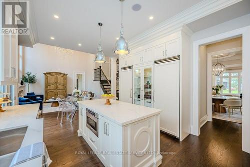 1325 Sheldon Avenue, Oakville, ON - Indoor Photo Showing Kitchen With Upgraded Kitchen