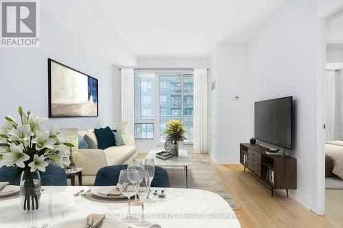 509B - 9090 Yonge Street, Richmond Hill, ON - Indoor Photo Showing Living Room