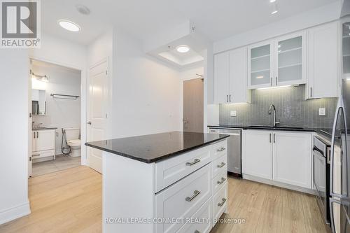 509B - 9090 Yonge Street, Richmond Hill, ON - Indoor Photo Showing Kitchen With Upgraded Kitchen