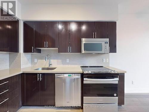 110 - 95 North Park Road, Vaughan, ON - Indoor Photo Showing Kitchen With Upgraded Kitchen