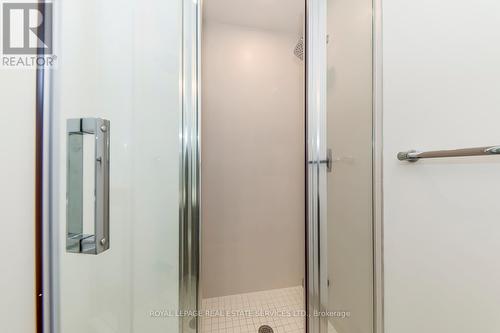 3306 - 8 Nahani Way, Mississauga, ON - Indoor Photo Showing Bathroom