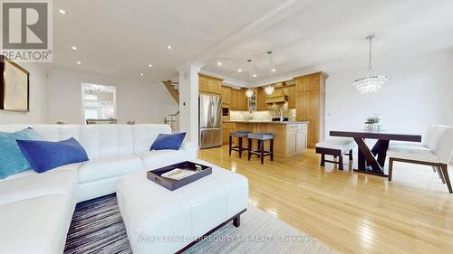 416 Terry Carter Crescent, Newmarket, ON - Indoor Photo Showing Living Room