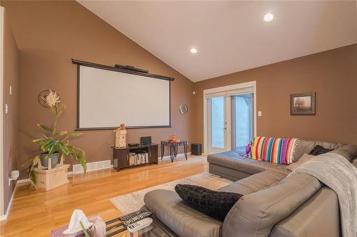 61 Carleton Drive, Steinbach, MB - Indoor Photo Showing Living Room