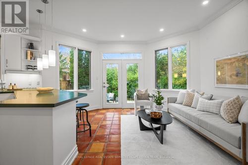 90 Sutherland Drive, Toronto, ON - Indoor Photo Showing Living Room