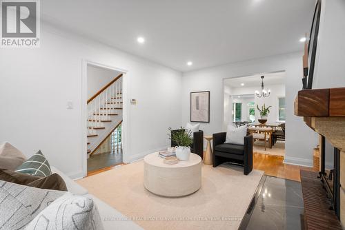 90 Sutherland Drive, Toronto, ON - Indoor Photo Showing Living Room