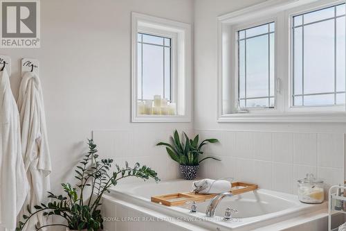 21 Mckay Avenue, New Tecumseth, ON - Indoor Photo Showing Bathroom