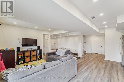 21 Mckay Avenue, New Tecumseth, ON - Indoor Photo Showing Living Room