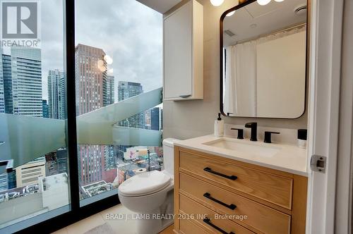 2906 - 224 King Street W, Toronto, ON - Indoor Photo Showing Bathroom