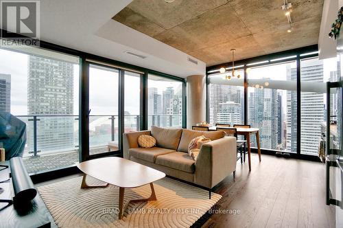 2906 - 224 King Street W, Toronto, ON - Indoor Photo Showing Living Room