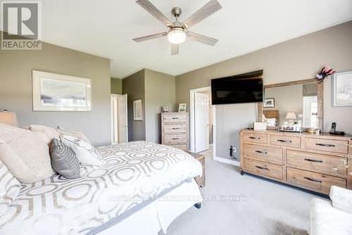 134 Southcrest Drive, Kawartha Lakes, ON - Indoor Photo Showing Bedroom