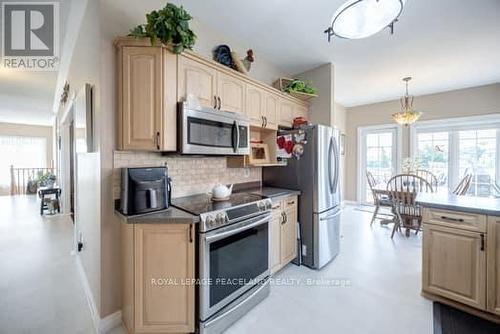 134 Southcrest Drive, Kawartha Lakes, ON - Indoor Photo Showing Kitchen