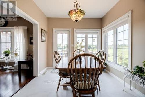 134 Southcrest Drive, Kawartha Lakes, ON - Indoor Photo Showing Dining Room