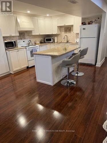 148 Ellwood Drive, Caledon, ON - Indoor Photo Showing Kitchen