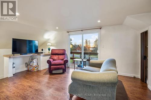 79 Ball Point Road, Kawartha Lakes, ON - Indoor Photo Showing Living Room