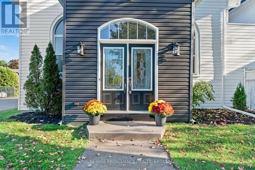 299 Arthur Street, Gananoque, ON - Outdoor