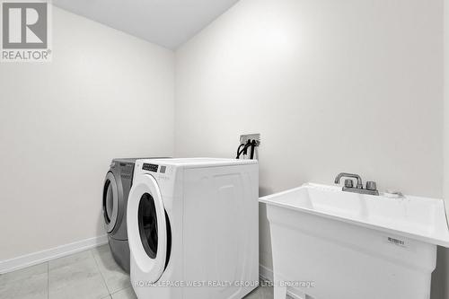 124 Lilac Circle, Haldimand, ON - Indoor Photo Showing Laundry Room