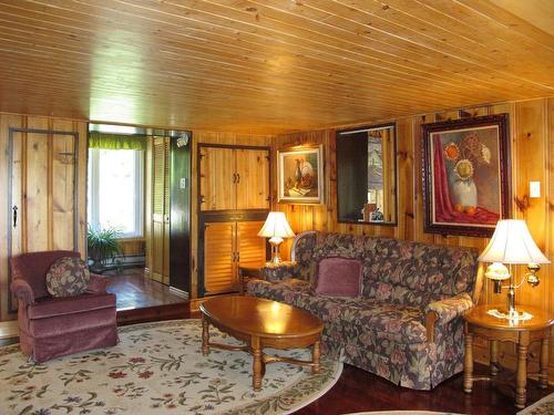 Living room - 4480 Ch. Des Faucons, Nominingue, QC - Indoor Photo Showing Living Room