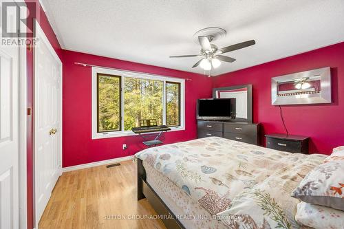 63 Scarlett Line, Oro-Medonte, ON - Indoor Photo Showing Bedroom