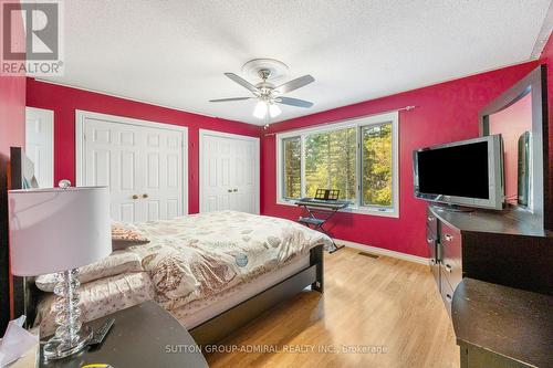 63 Scarlett Line, Oro-Medonte, ON - Indoor Photo Showing Bedroom