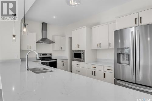 332 Leskiw Bend, Saskatoon, SK - Indoor Photo Showing Kitchen With Double Sink With Upgraded Kitchen