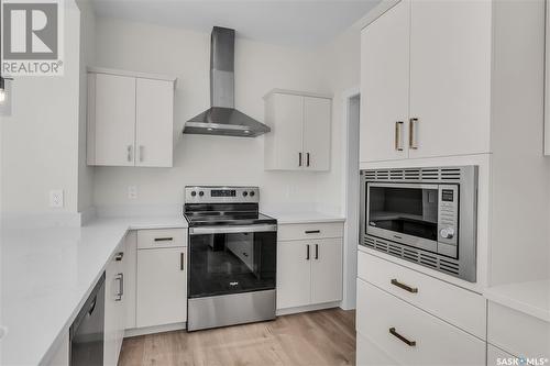 332 Leskiw Bend, Saskatoon, SK - Indoor Photo Showing Kitchen