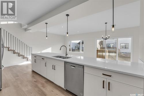 332 Leskiw Bend, Saskatoon, SK - Indoor Photo Showing Kitchen With Double Sink With Upgraded Kitchen