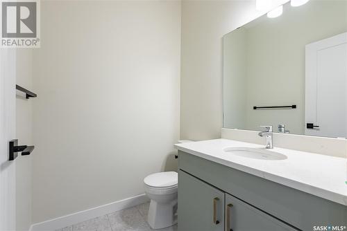 332 Leskiw Bend, Saskatoon, SK - Indoor Photo Showing Bathroom