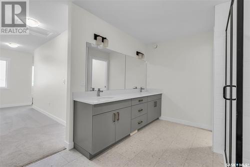 332 Leskiw Bend, Saskatoon, SK - Indoor Photo Showing Bathroom