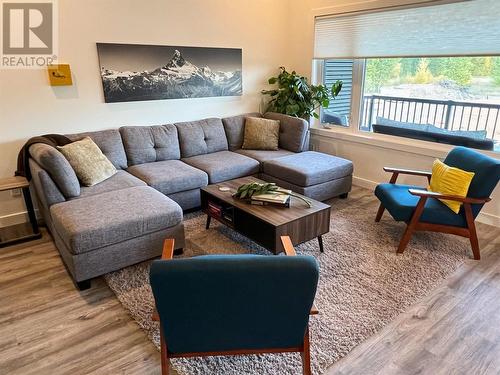 700 Riverside Way Unit# 201, Fernie, BC - Indoor Photo Showing Living Room