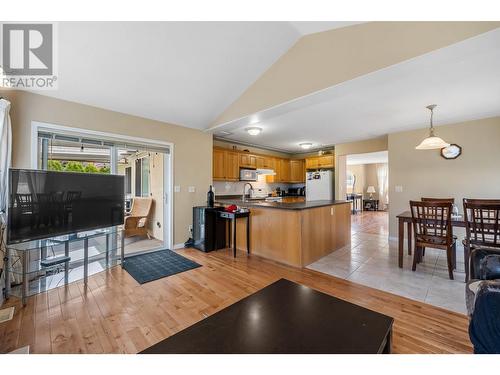 822 Raymer Road, Kelowna, BC - Indoor