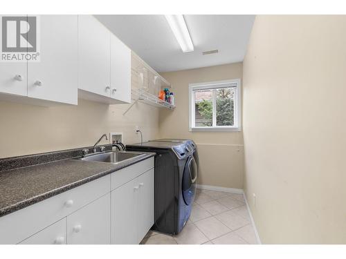 822 Raymer Road, Kelowna, BC - Indoor Photo Showing Laundry Room