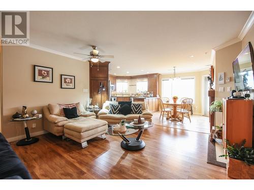 6805 Cottonwood Drive Unit# 400, Osoyoos, BC - Indoor Photo Showing Living Room