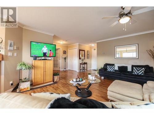 6805 Cottonwood Drive Unit# 400, Osoyoos, BC - Indoor Photo Showing Living Room