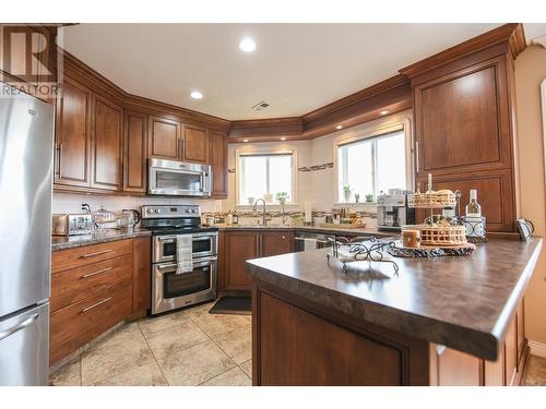 6805 Cottonwood Drive Unit# 400, Osoyoos, BC - Indoor Photo Showing Kitchen