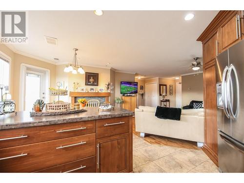 6805 Cottonwood Drive Unit# 400, Osoyoos, BC - Indoor Photo Showing Kitchen